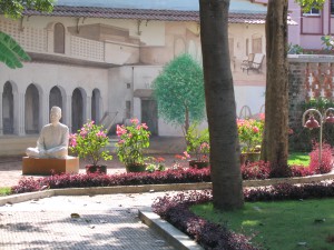 1-Shajahanpur, 15'x30', acrylic on concrete wall, Manapakkam:Chennai. India, 2004